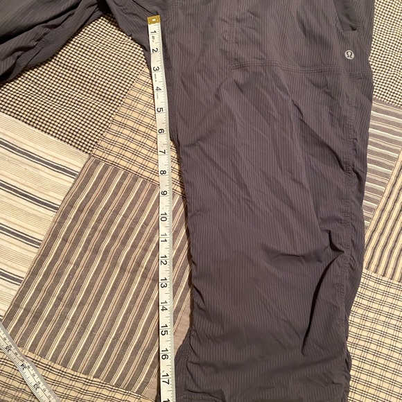 Lululemon dance studio crops size 10 - Picture 4 of 5